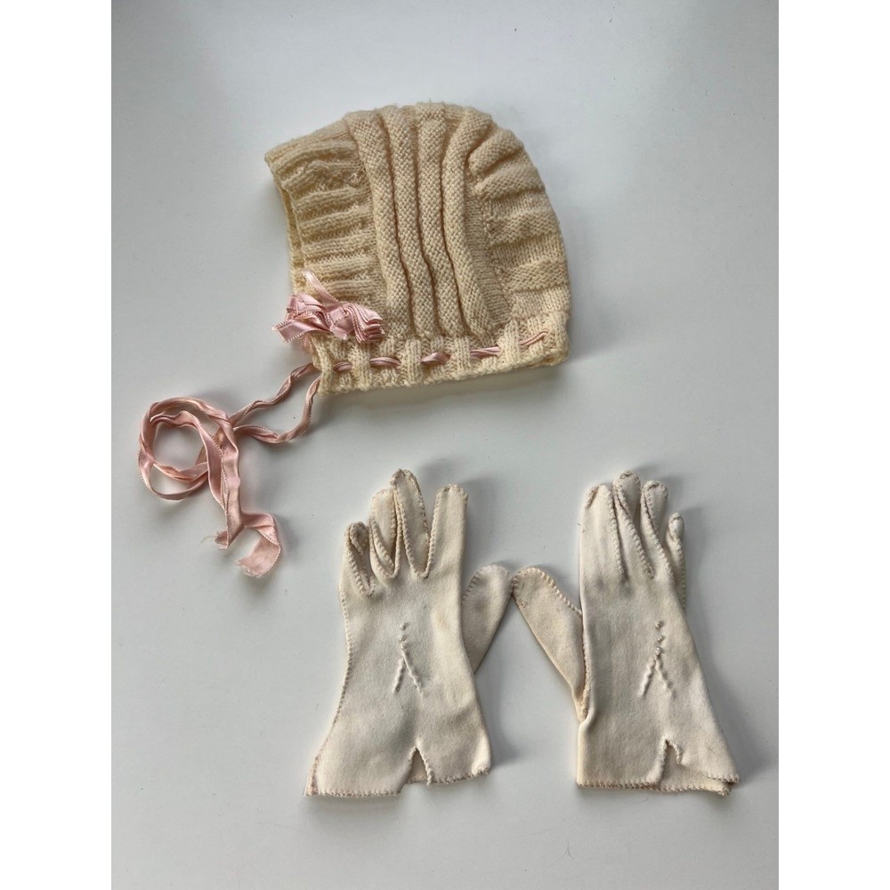 1930s - 1940s Vintage Handmade Crochet Handmade Baby Bonnet & White Girls Gloves